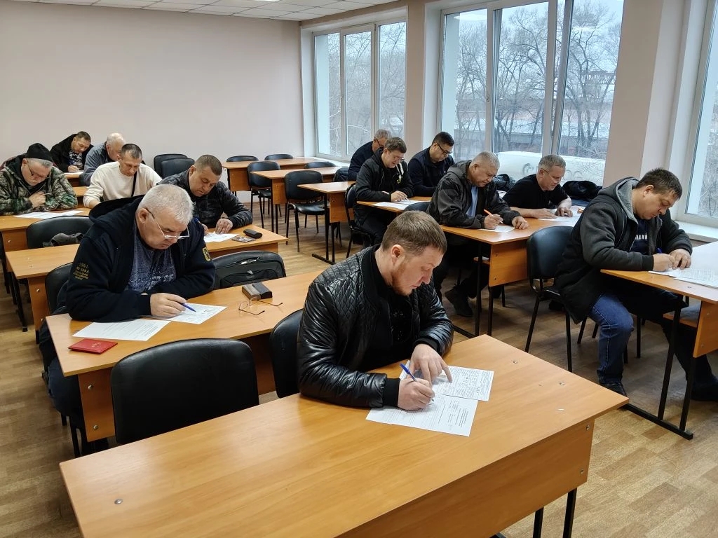 В Хакасии подвели итоги экзаменов для водителей опасных грузов и аттестации специалистов по БДД